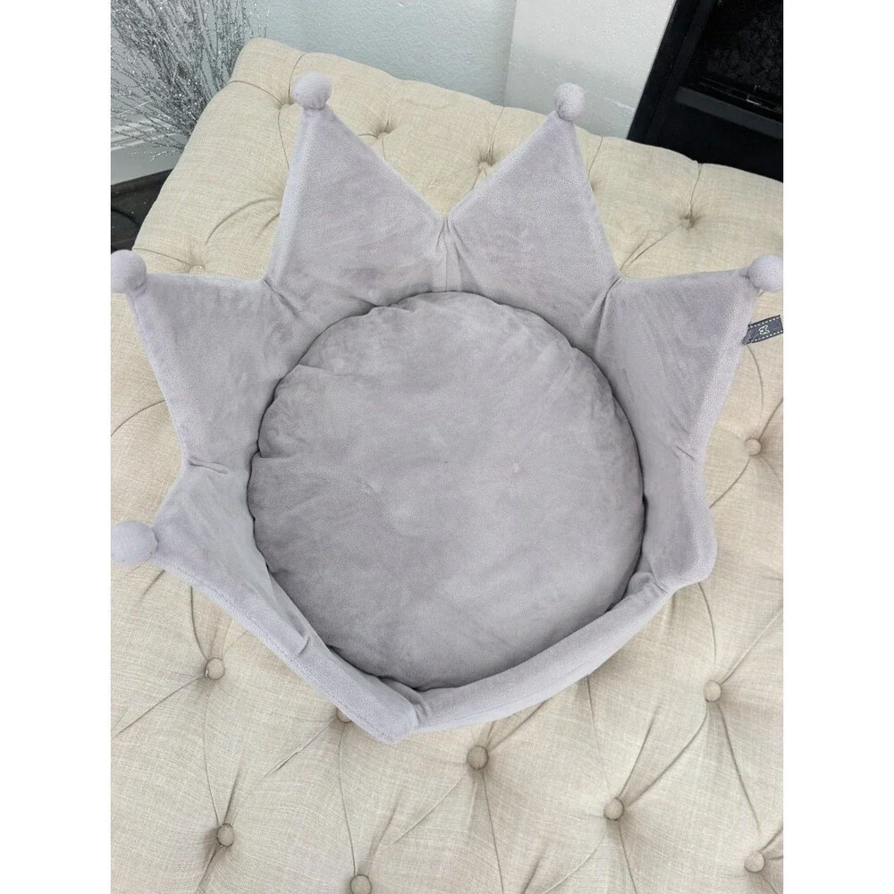 Crown Dog & Cat Fun Bed Cloud Prive Collection - Royal Gray Retails $79 18x18in